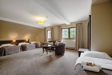Фото номера Четырехместный номер Отель ForRest Hotel &amp; Restaurant г. Зелёна-Гура 4