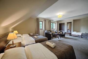 Фото номера Четырехместный номер Отель ForRest Hotel &amp; Restaurant г. Зелёна-Гура 3