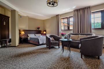 Фото номера Люкс для новобрачных Отель ForRest Hotel &amp; Restaurant г. Зелёна-Гура 3