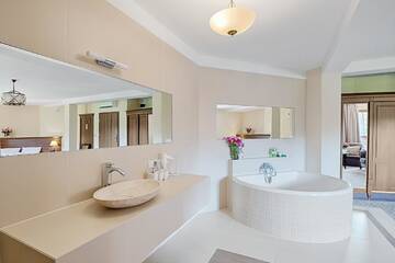Фото номера Люкс для новобрачных Отель ForRest Hotel &amp; Restaurant г. Зелёна-Гура 2